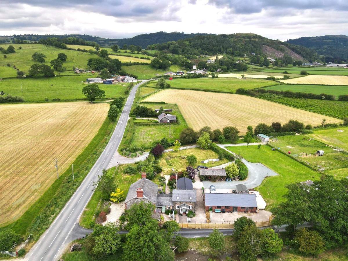 Maesnewydd Cottage Welshpool Exterior photo